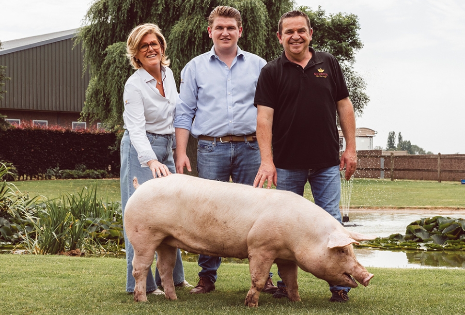 Herlinde, Charles en Bart bij het Glorius varken